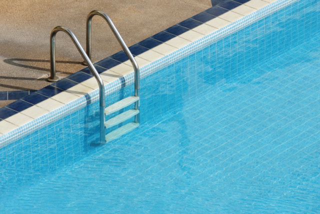 Disinfection and treatment of water in the pool: